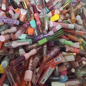 100 Pieces Of Assorted Lip Gloss